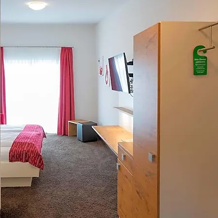 イン Vinotel Heinz J. Schwab